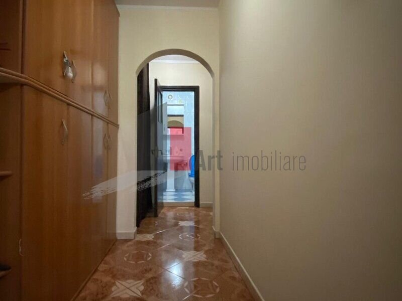 Brancoveanu, vanzare apartament 4 camere decomandat cu centrala.