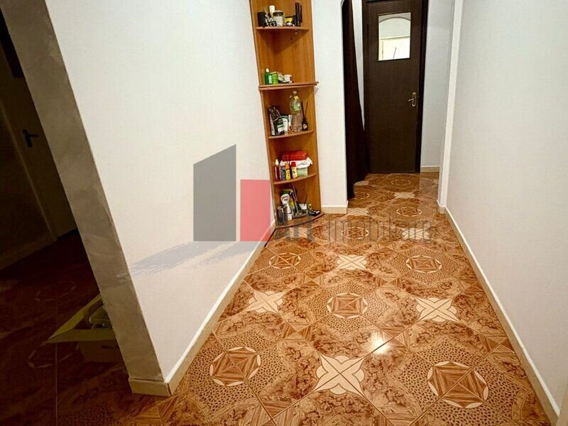 Brancoveanu, vanzare apartament 4 camere decomandat cu centrala.