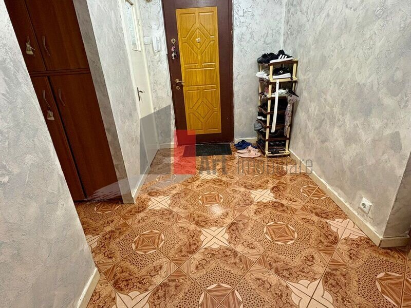 Brancoveanu, vanzare apartament 4 camere decomandat cu centrala.