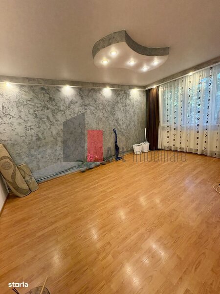 Brancoveanu, vanzare apartament 4 camere decomandat cu centrala.