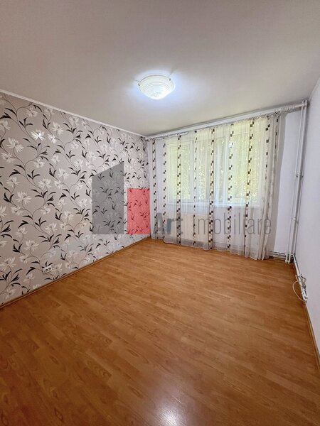 Brancoveanu, vanzare apartament 4 camere decomandat cu centrala.
